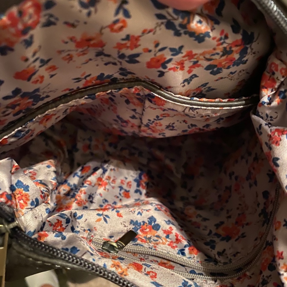 SOLD. EUC Joy Susan 2-in-1 Handbag-Magnetic snap closure - Picture 7 of 9